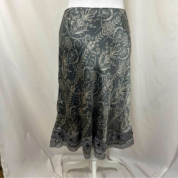 White House Black Market Gray Cream Paisley Pure Silk Beaded Skirt NWOT Size 4 - Picture 4 of 11